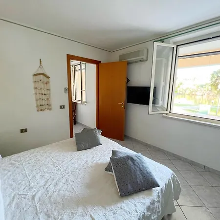 Exclusive Riverside House In The Center Of Bosa - Private Garden And Parking