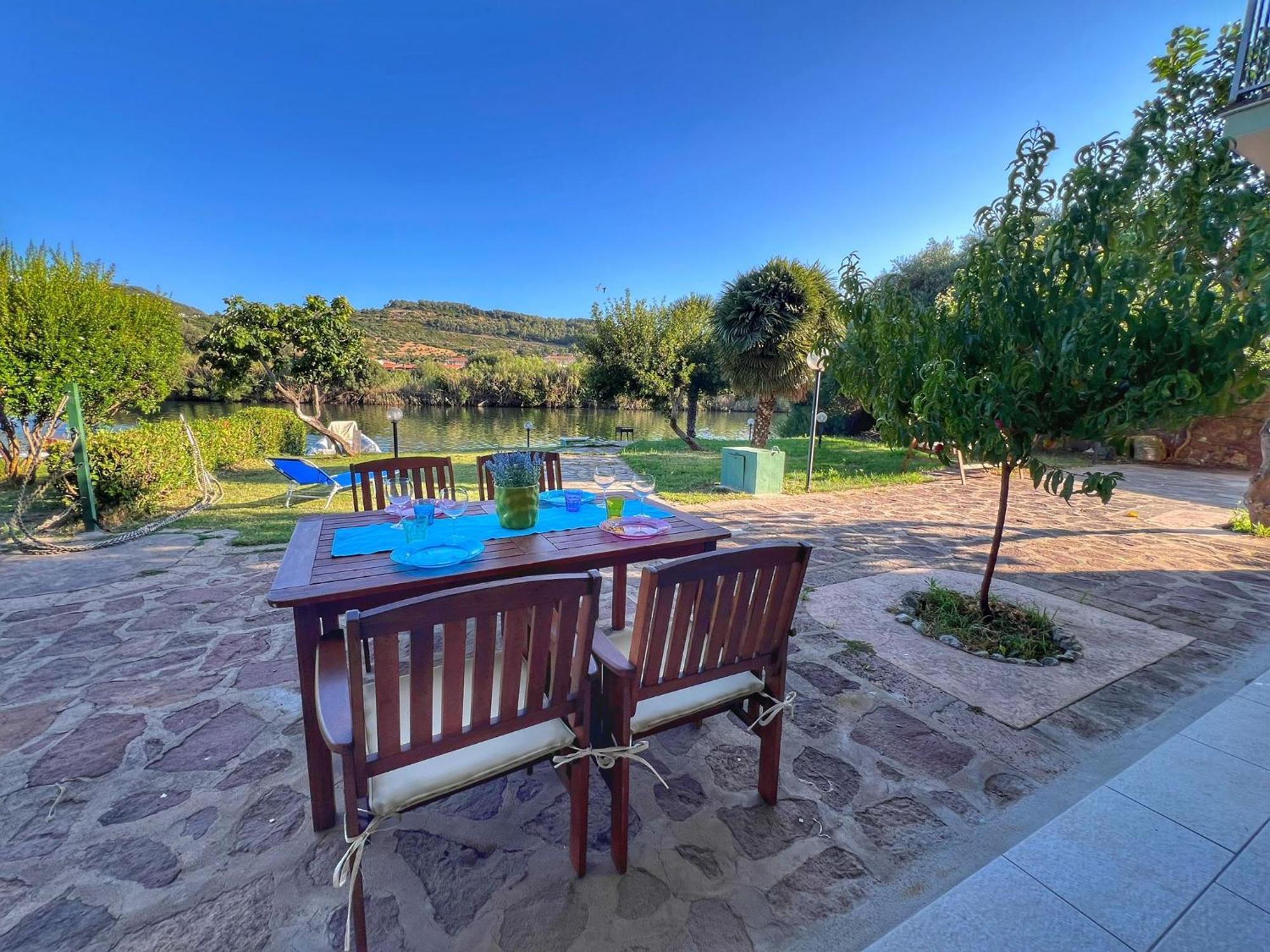 Exclusive Riverside House In The Center Of - Private Garden And Parking