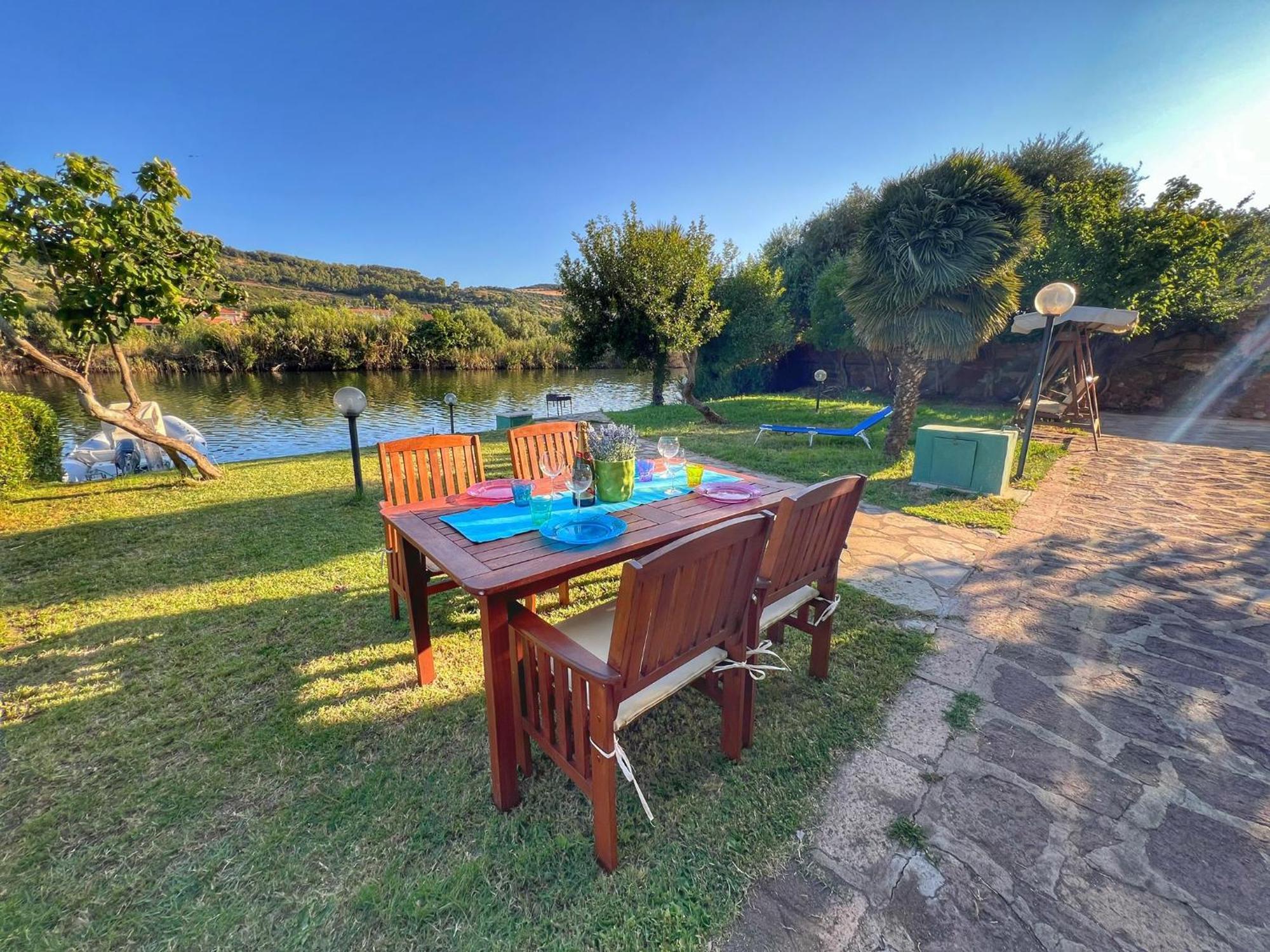 Exclusive Riverside House In The Center Of - Private Garden And Parking