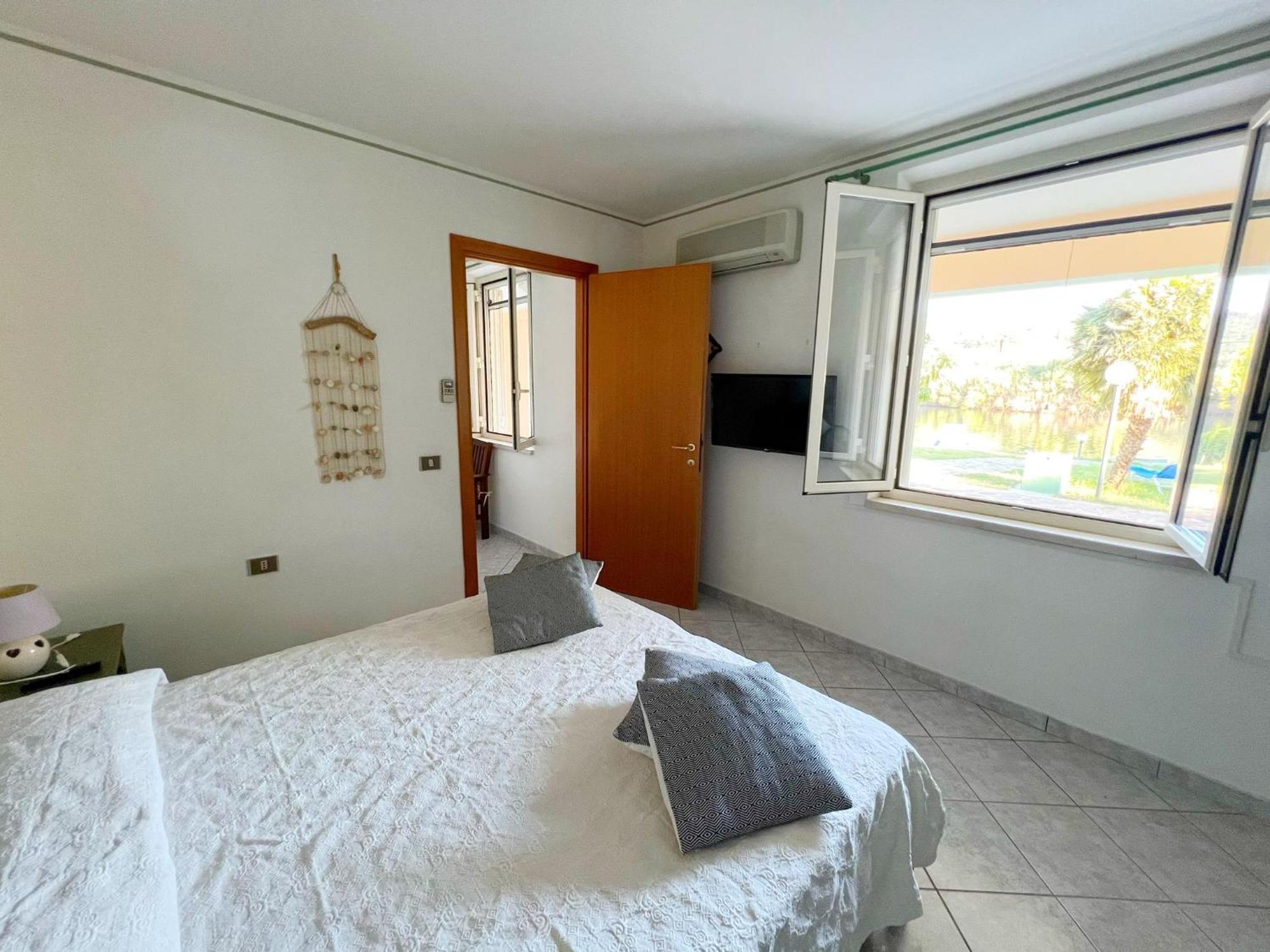 Exclusive Riverside House In The Center Of - Private Garden And Parking