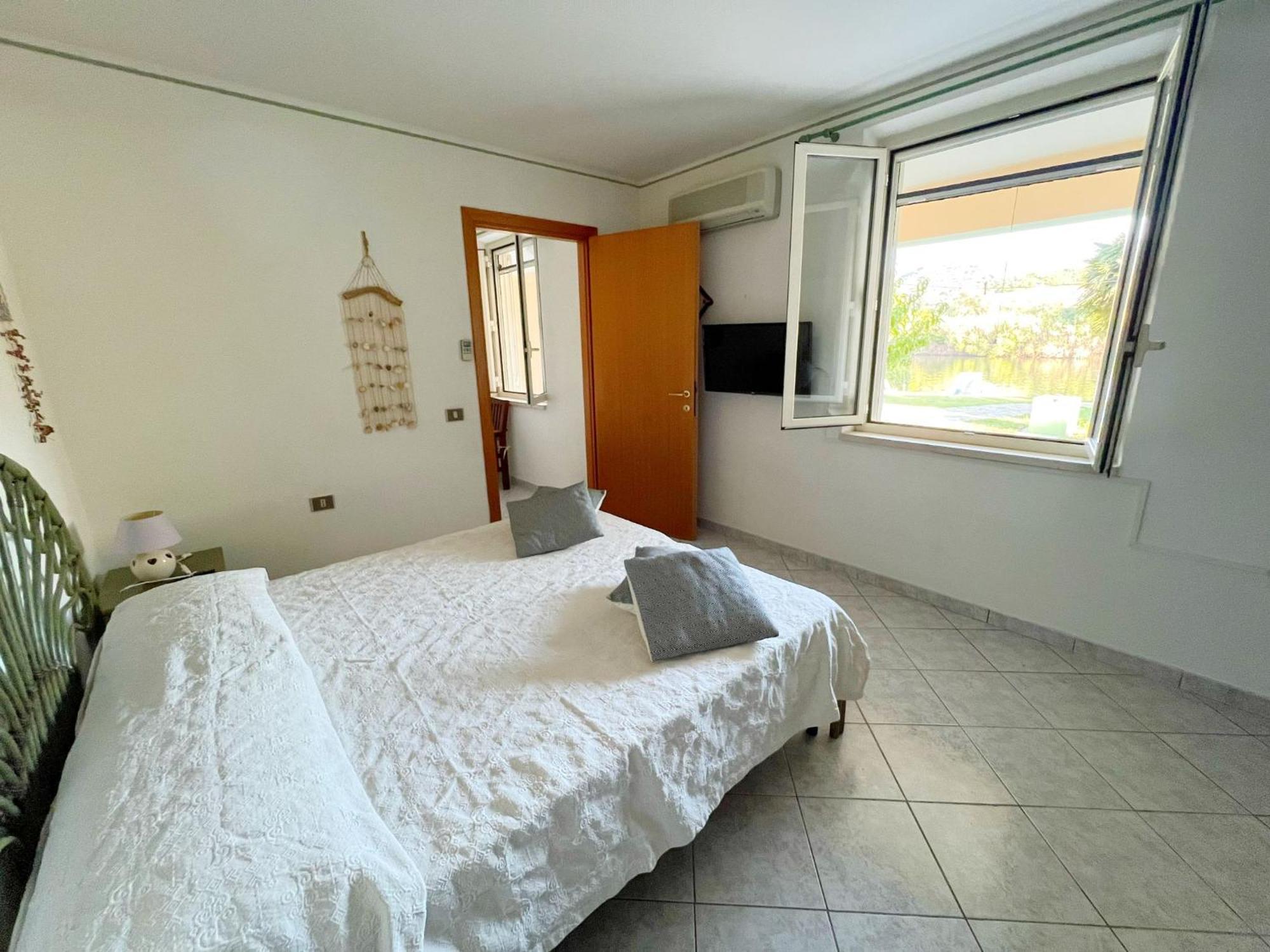 Exclusive Riverside House In The Center Of - Private Garden And Parking