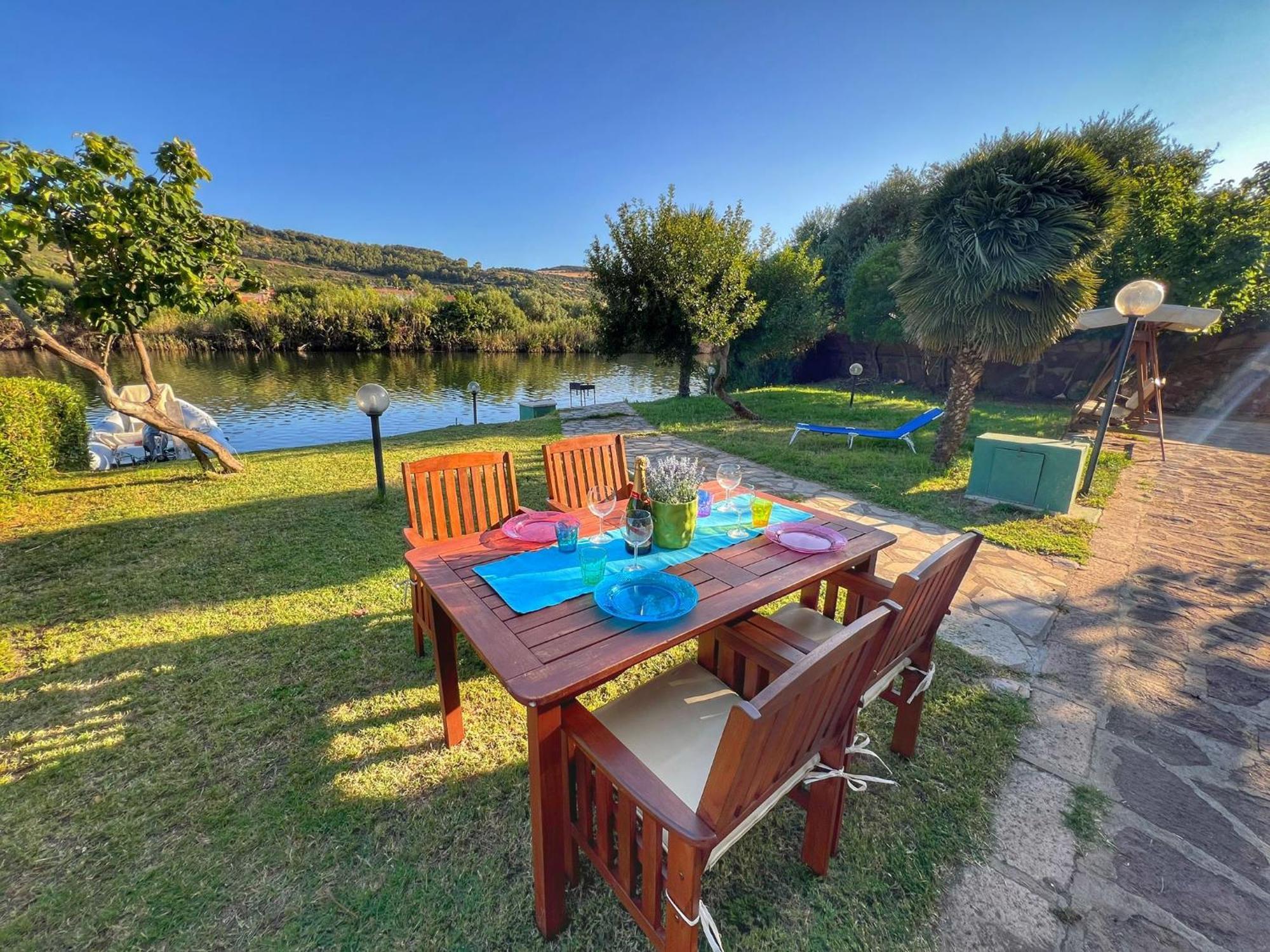 Exclusive Riverside House In The Center Of - Private Garden And Parking